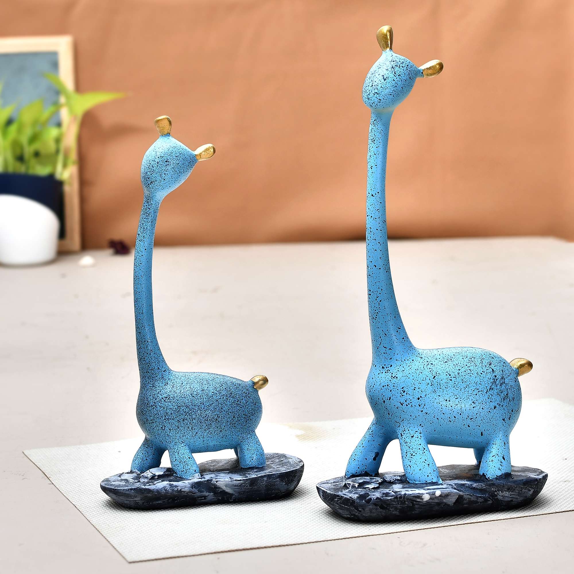 Giraffe Pair Showpiece – Antique Finish Polyresin Figurines for Home Décor, Living Room & Gifting
